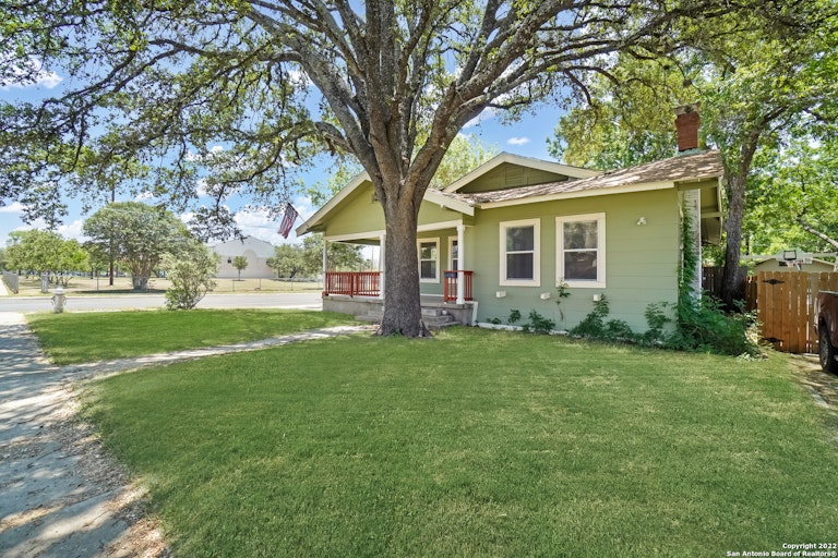 Photo 2 of 21 - 850 Hammond Ave, San Antonio, TX 78210