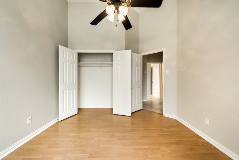 Photo 21 of 33 - 151 Post Crest Dr, Murphy, TX 75094