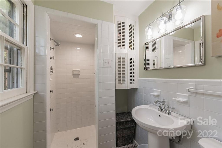 Photo 19 of 22 - 419 Davie Ave, Statesville, NC 28677