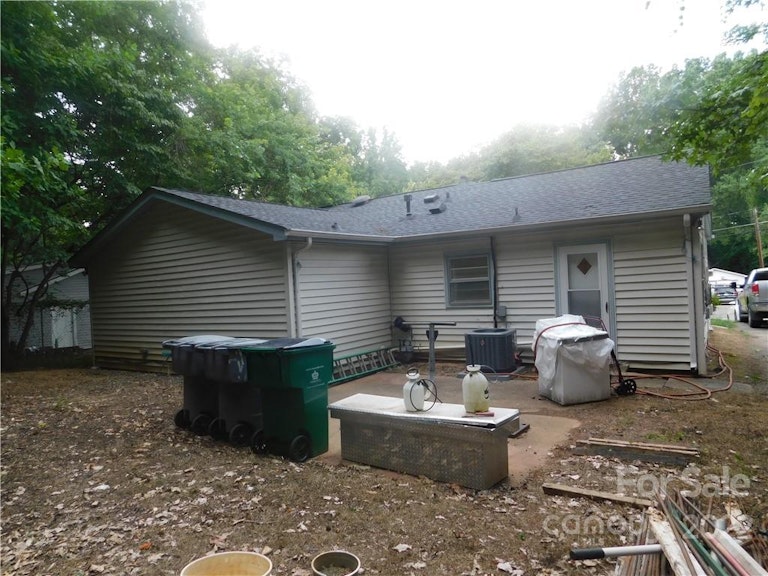 Photo 4 of 20 - 5731 Lawnmeadow Dr, Charlotte, NC 28216