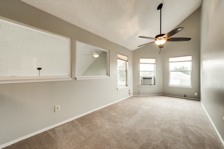 Photo 16 of 23 - 1105 Cherrytree Dr, Arlington, TX 76001