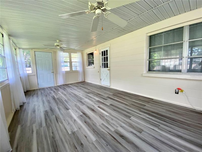Photo 35 of 60 - 4081 Lake Marianna Dr, Winter Haven, FL 33881