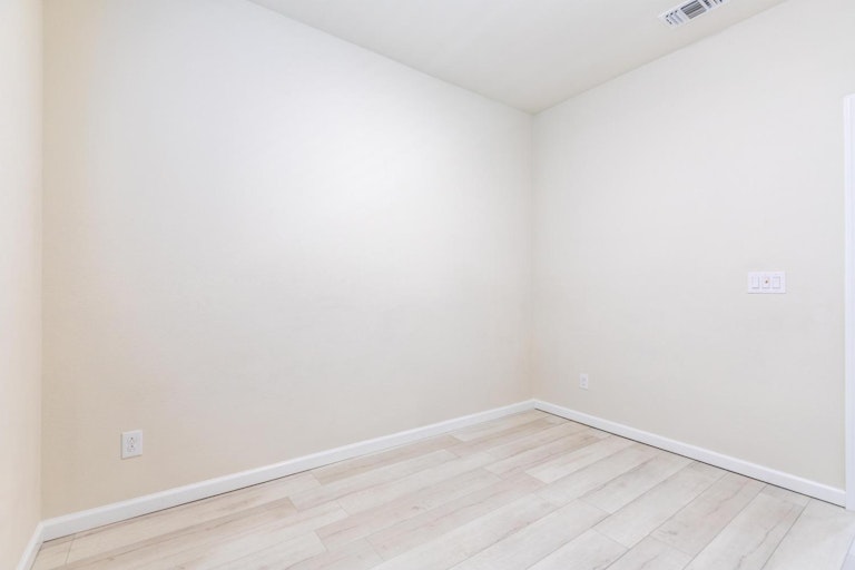 Photo 18 of 51 - 7553 Chappelle Way, Elk Grove, CA 95757