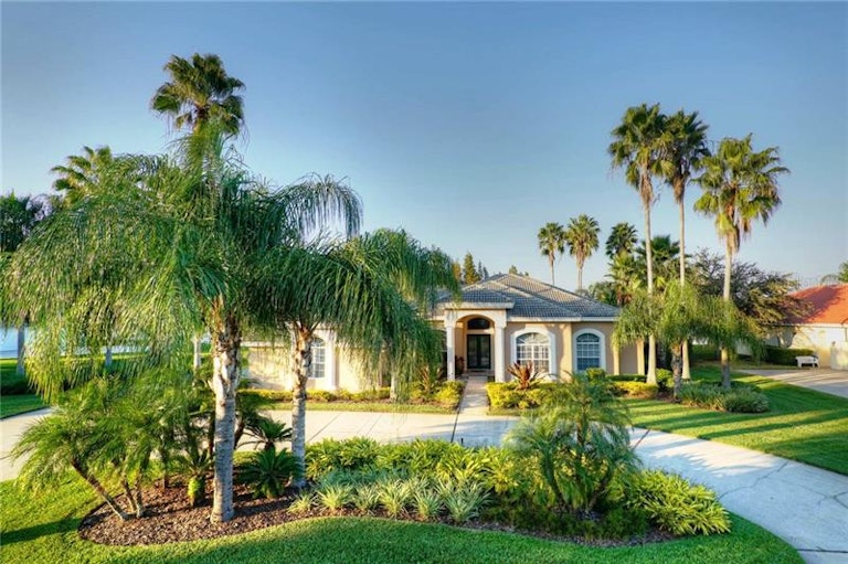Photo 1 of 25 - 18630 Avenue Capri, Lutz, FL 33558