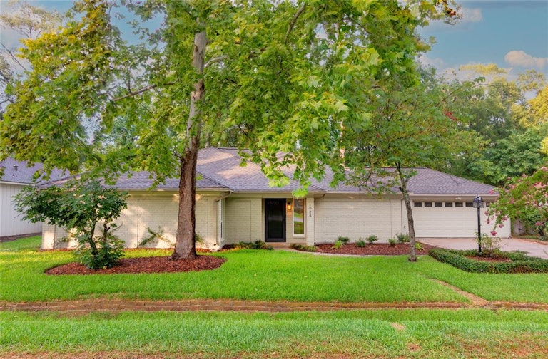 Photo 3 of 48 - 1924 Foxtail Pl, Spring, TX 77380