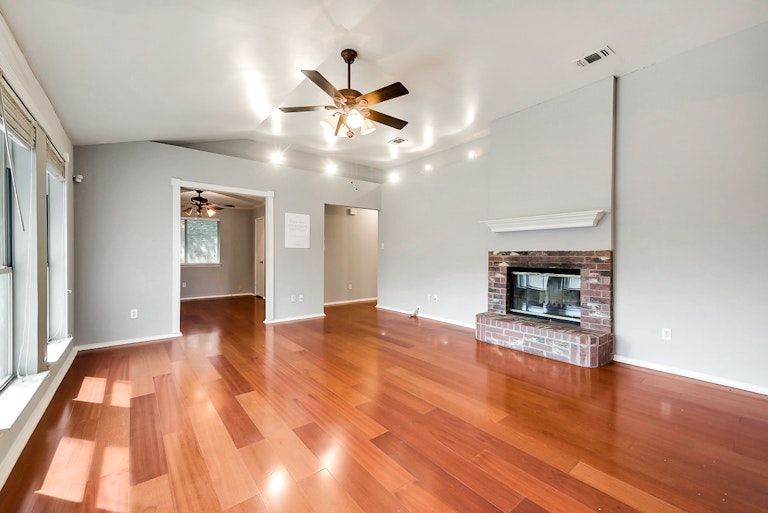 Photo 5 of 24 - 740 Port Richmond Way, Arlington, TX 76018