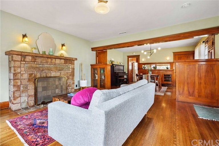 Photo 9 of 42 - 526 E 8th St, Long Beach, CA 90813