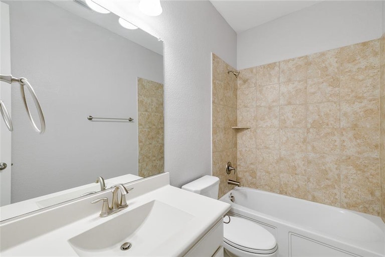 Photo 23 of 36 - 2317 Prairie Glen St, The Colony, TX 75056