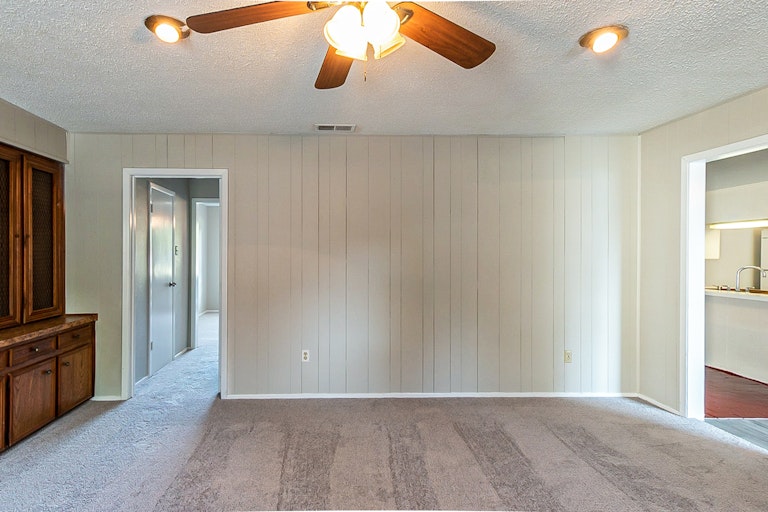 Photo 10 of 27 - 4702 Colgate Ln, Garland, TX 75042