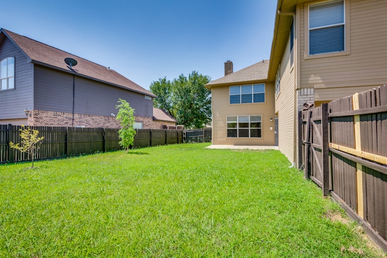 Photo 33 of 33 - 3205 Grenada Dr, Plano, TX 75074