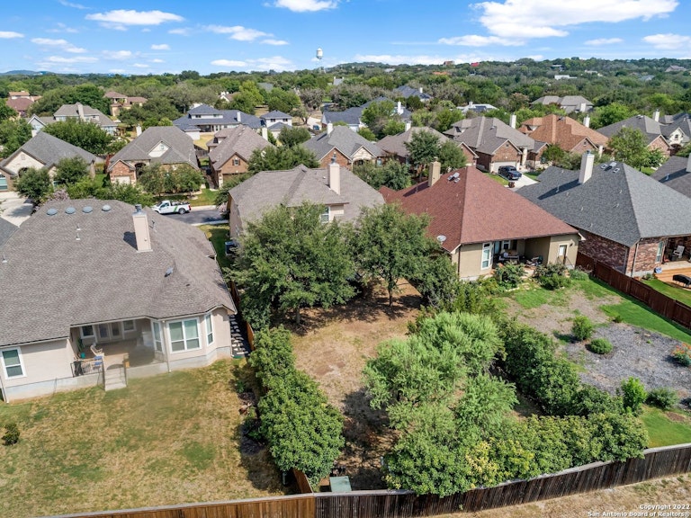 Photo 34 of 38 - 9747 Helotes Hl, Helotes, TX 78023