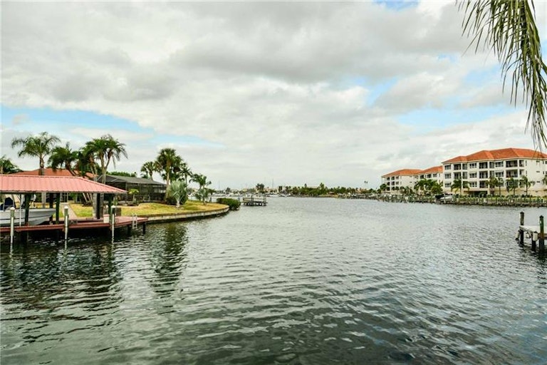 Photo 25 of 25 - 6338 Wisteria Ln, Apollo Beach, FL 33572