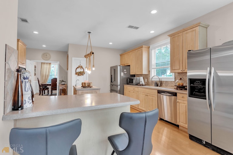 Photo 5 of 26 - 1772 Rising View Cir, McDonough, GA 30253