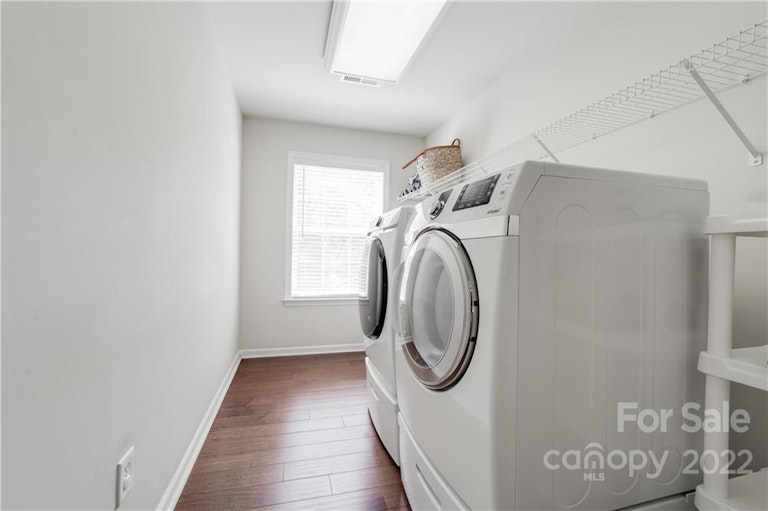 Photo 17 of 32 - 7808 Whisperingwood Dr, Harrisburg, NC 28075