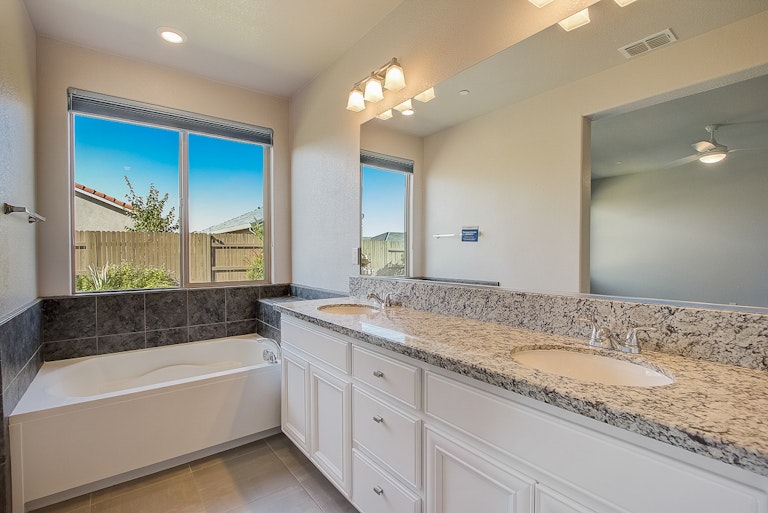 Photo 5 of 34 - 6025 Belfast Way, Roseville, CA 95747