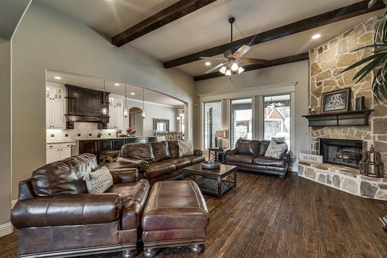 Photo 8 of 39 - 3911 Shiloh Trl, Midlothian, TX 76065