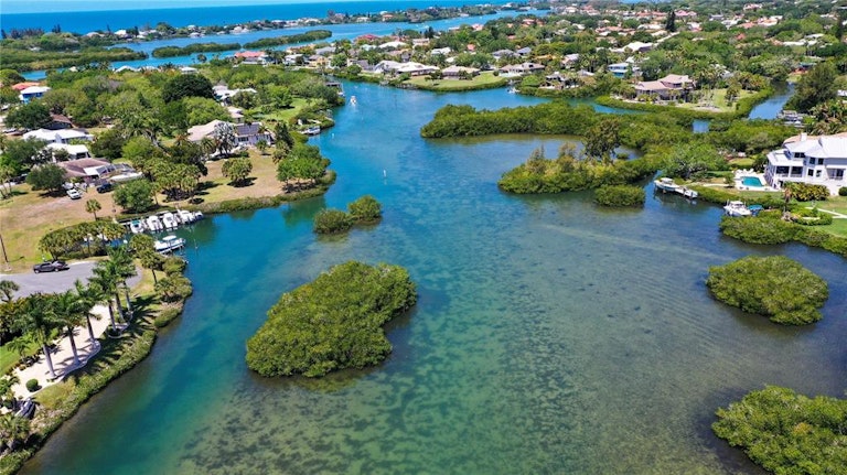 Photo 33 of 45 - 449 S Shore Dr, Osprey, FL 34229