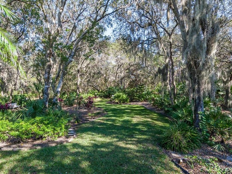 Photo 20 of 25 - 6079 Ravenwood Dr, Sarasota, FL 34243