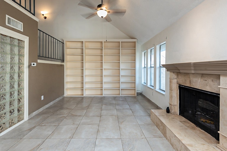Photo 12 of 23 - 1859 Amber Ln, Carrollton, TX 75007