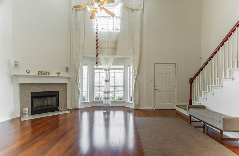 Photo 6 of 22 - 1953 Timber Oaks Dr, Garland, TX 75040