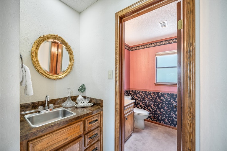 Photo 8 of 37 - 1501 Wilson Heights Dr, Austin, TX 78746