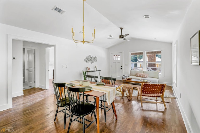 Photo 9 of 28 - 710 S Grand Ave NW, Atlanta, GA 30318