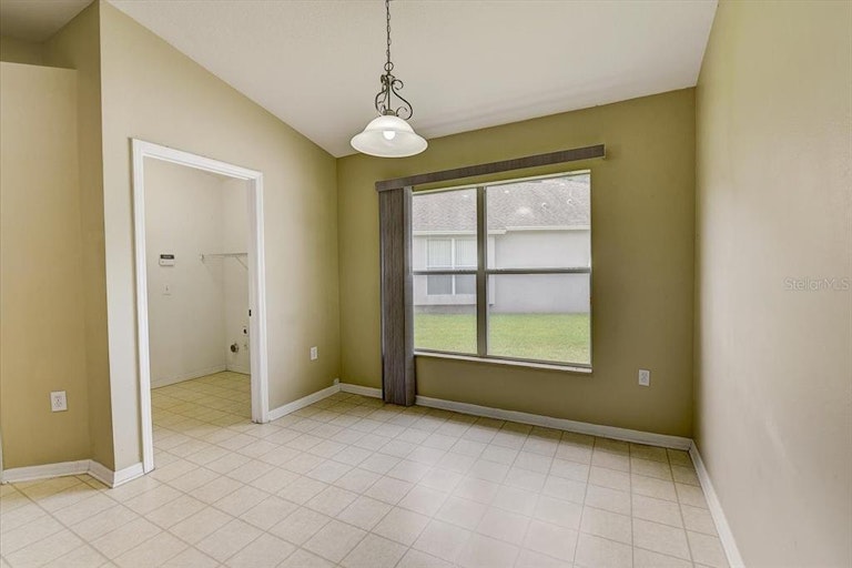Photo 13 of 45 - 34510 Cliffcreek Ct, Wesley Chapel, FL 33545