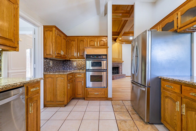 Photo 9 of 36 - 1721 Knob Hill Dr, Garland, TX 75043
