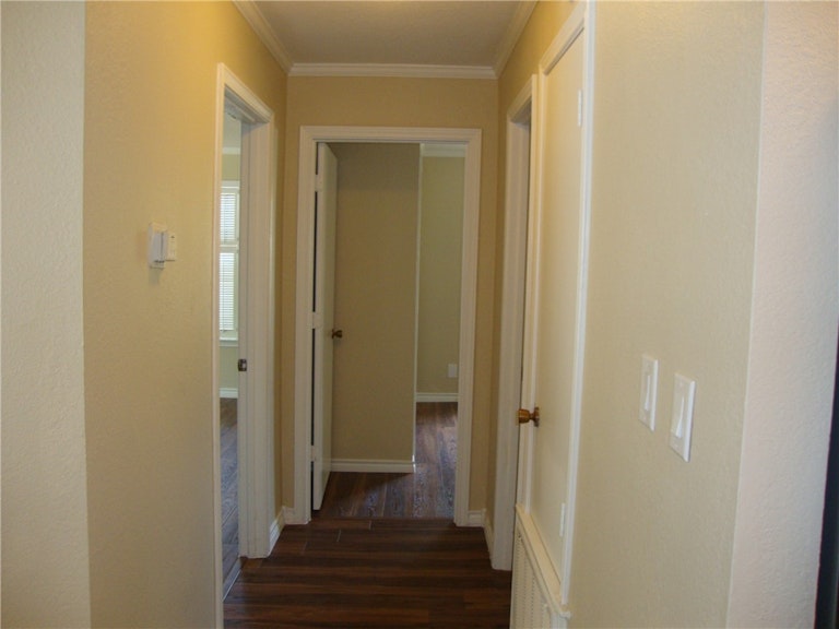 Photo 12 of 25 - 10716 Sunny Ln, Jonestown, TX 78645