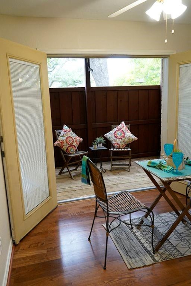 Photo 9 of 21 - 5832 Sandhurst Ln Unit B, Dallas, TX 75206
