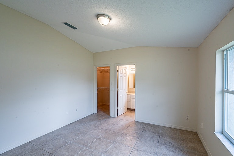 Photo 17 of 29 - 6450 Nona Ct, Port Orange, FL 32128