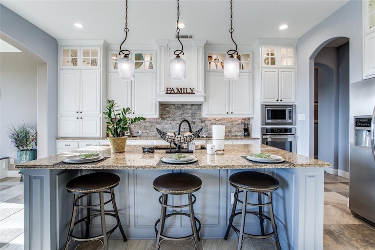 Photo 12 of 40 - 180 Denali Way, Waxahachie, TX 75167