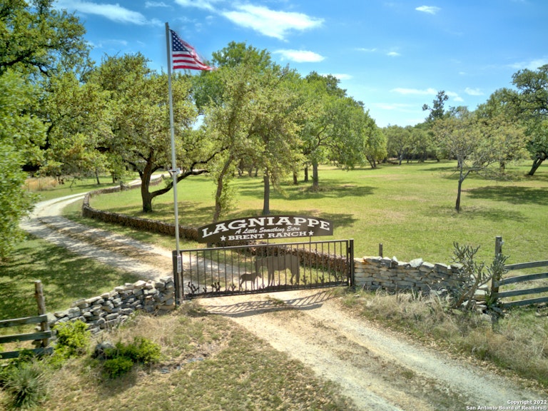 Photo 2 of 33 - 890 Eden Estates Dr, New Braunfels, TX 78132