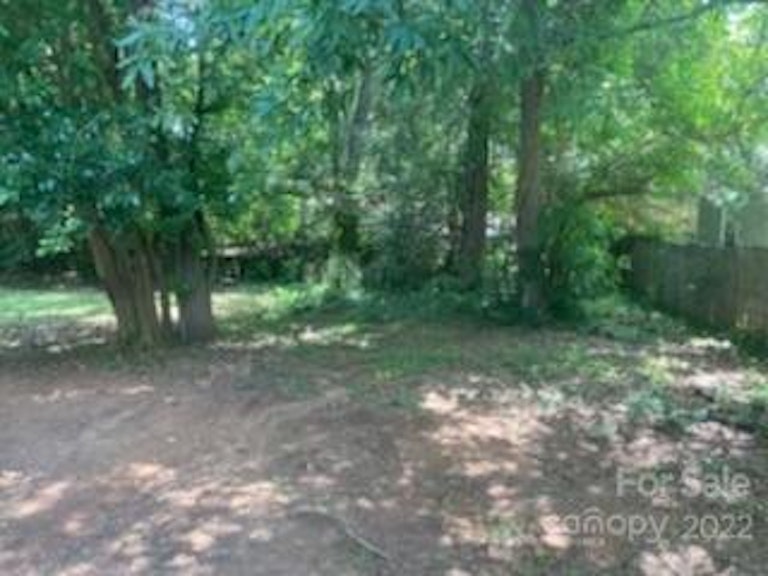 Photo 23 of 23 - 933 Clanton Rd, Charlotte, NC 28217