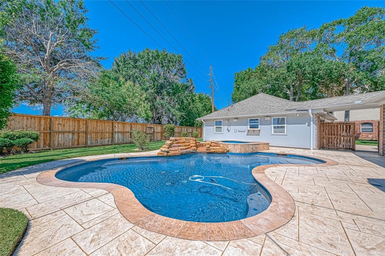 Photo 34 of 48 - 4210 Ruttand Park Ln, Katy, TX 77450
