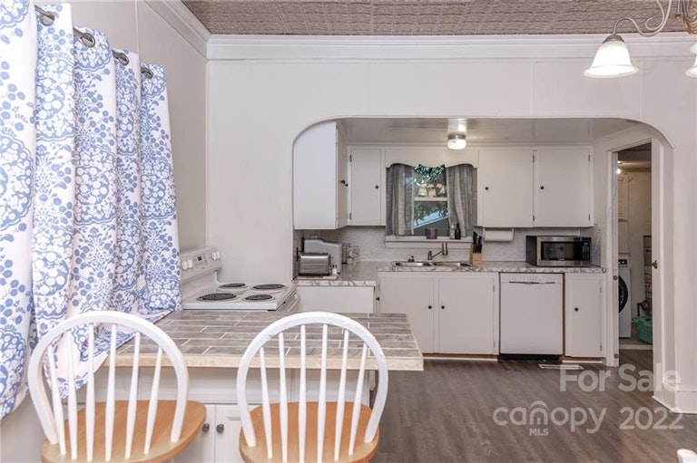 Photo 11 of 20 - 407 E 11th St, Kannapolis, NC 28083