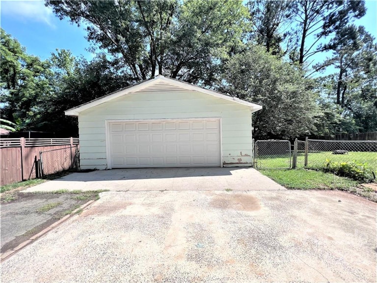 Photo 33 of 33 - 7427 Meadowdale Ln, Charlotte, NC 28212