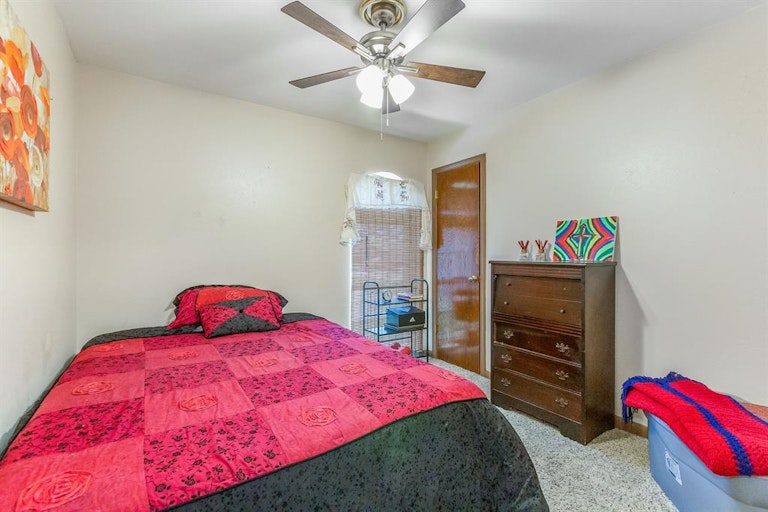 Photo 13 of 22 - 9511 Kell Cir, Houston, TX 77040