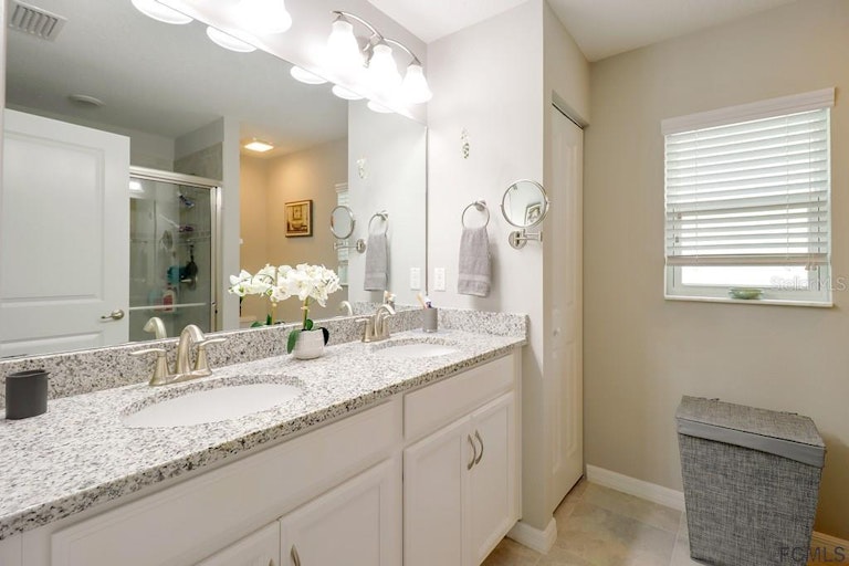 Photo 23 of 40 - 39 Rickenbacker Dr, Palm Coast, FL 32164