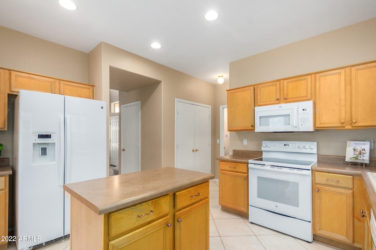 Photo 14 of 30 - 25228 N 41st Ave, Phoenix, AZ 85083