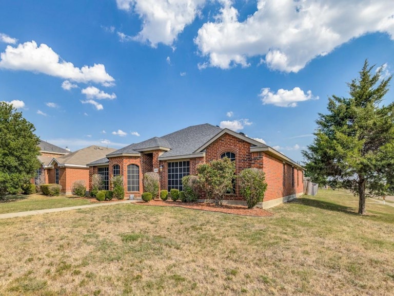 Photo 2 of 25 - 1862 Mason Way, Lancaster, TX 75134