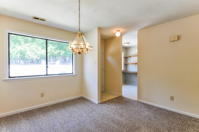 Photo 9 of 25 - 7265 Sandy Creek Dr, Raleigh, NC 27615