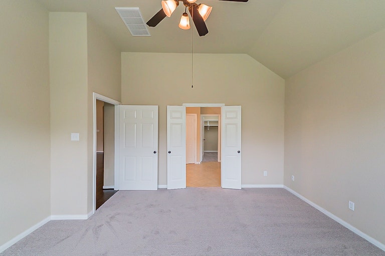 Photo 19 of 35 - 13707 Parkers Cove Ct, Houston, TX 77044