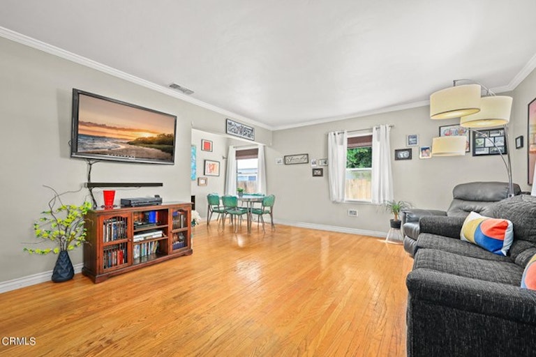 Photo 4 of 26 - 1456 N Clybourn Ave, Burbank, CA 91505