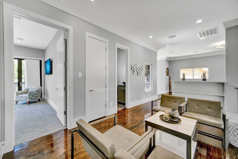 Photo 23 of 31 - 4806 Lynnacre Dr, Dallas, TX 75211