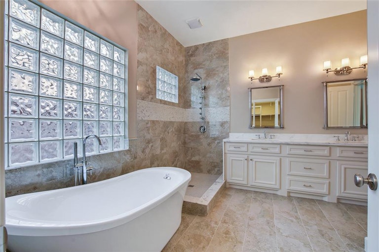 Photo 28 of 46 - 58 Glentrace Cir, Spring, TX 77382