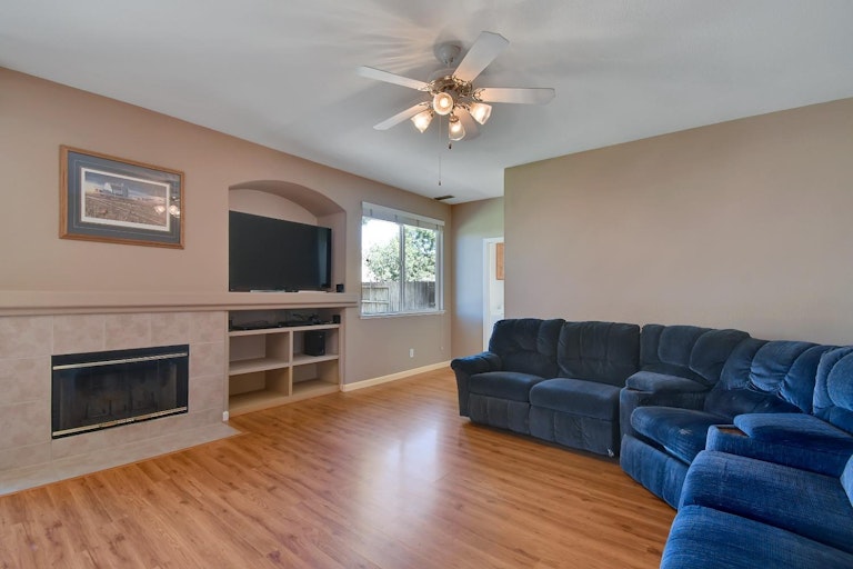 Photo 18 of 40 - 207 Nebraska Dr, Yuba City, CA 95991