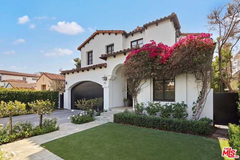Photo 2 of 24 - 115 S Edinburgh Ave, Los Angeles, CA 90048