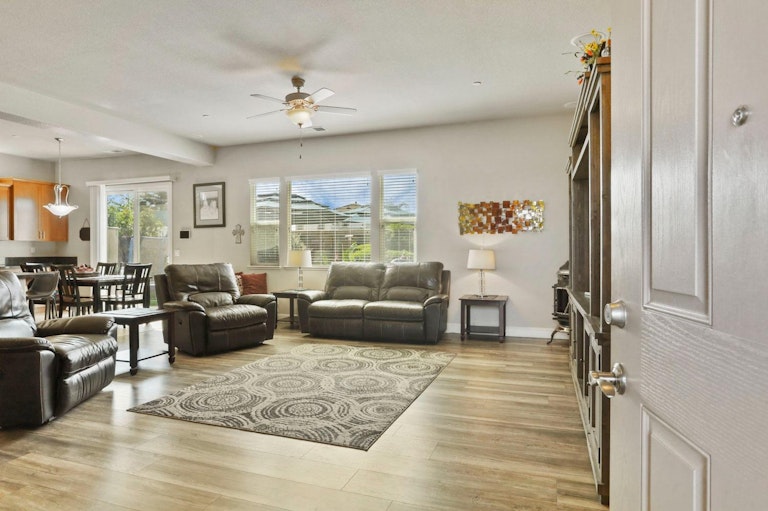 Photo 5 of 46 - 1026 Dimaggio Way, Galt, CA 95632