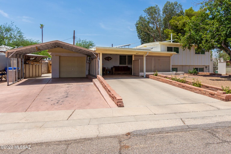 Photo 2 of 45 - 712 S Kenyon Ct, Tucson, AZ 85710
